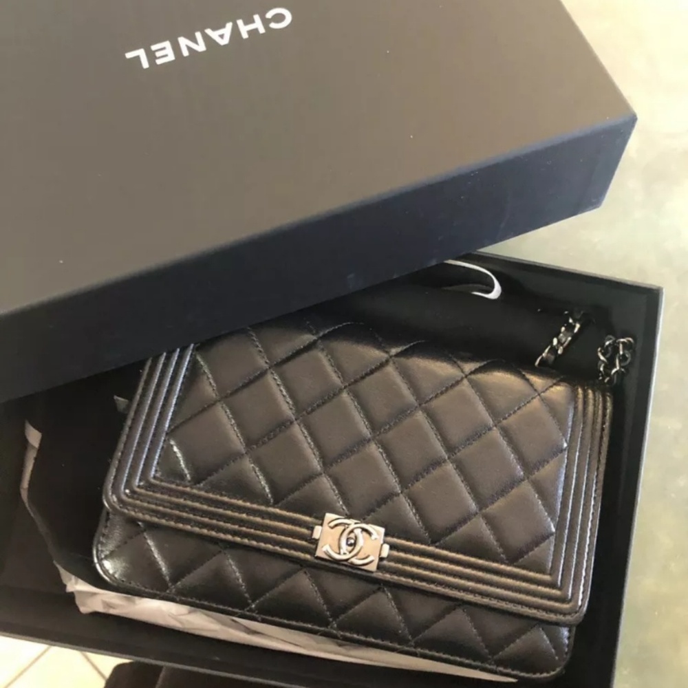 Authentic Chanel Wallet on Chain